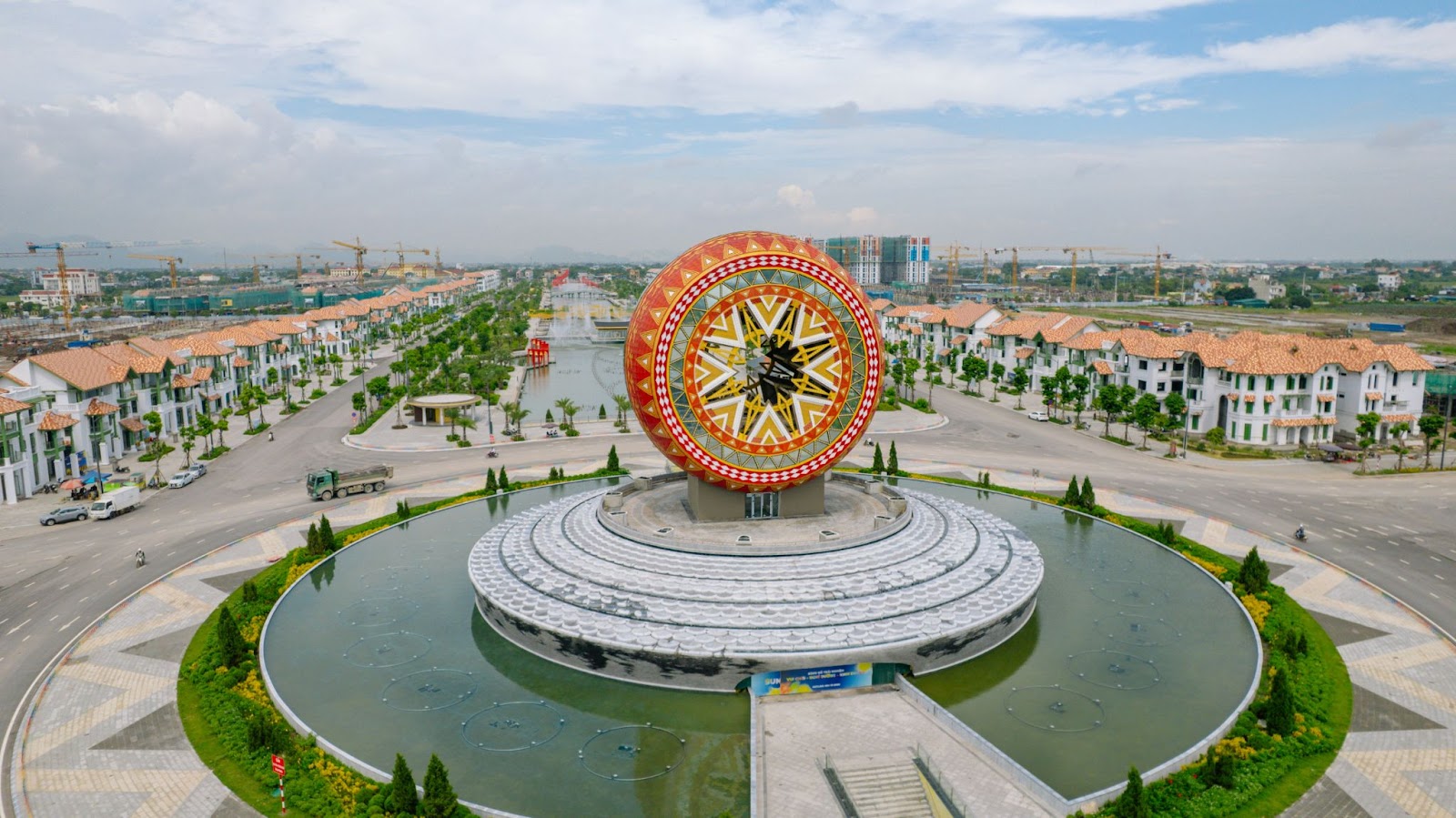 Quảng trường Thời Đại – điểm dạo chơi, check-in hiện đại giữa lòng Ninh Bình.