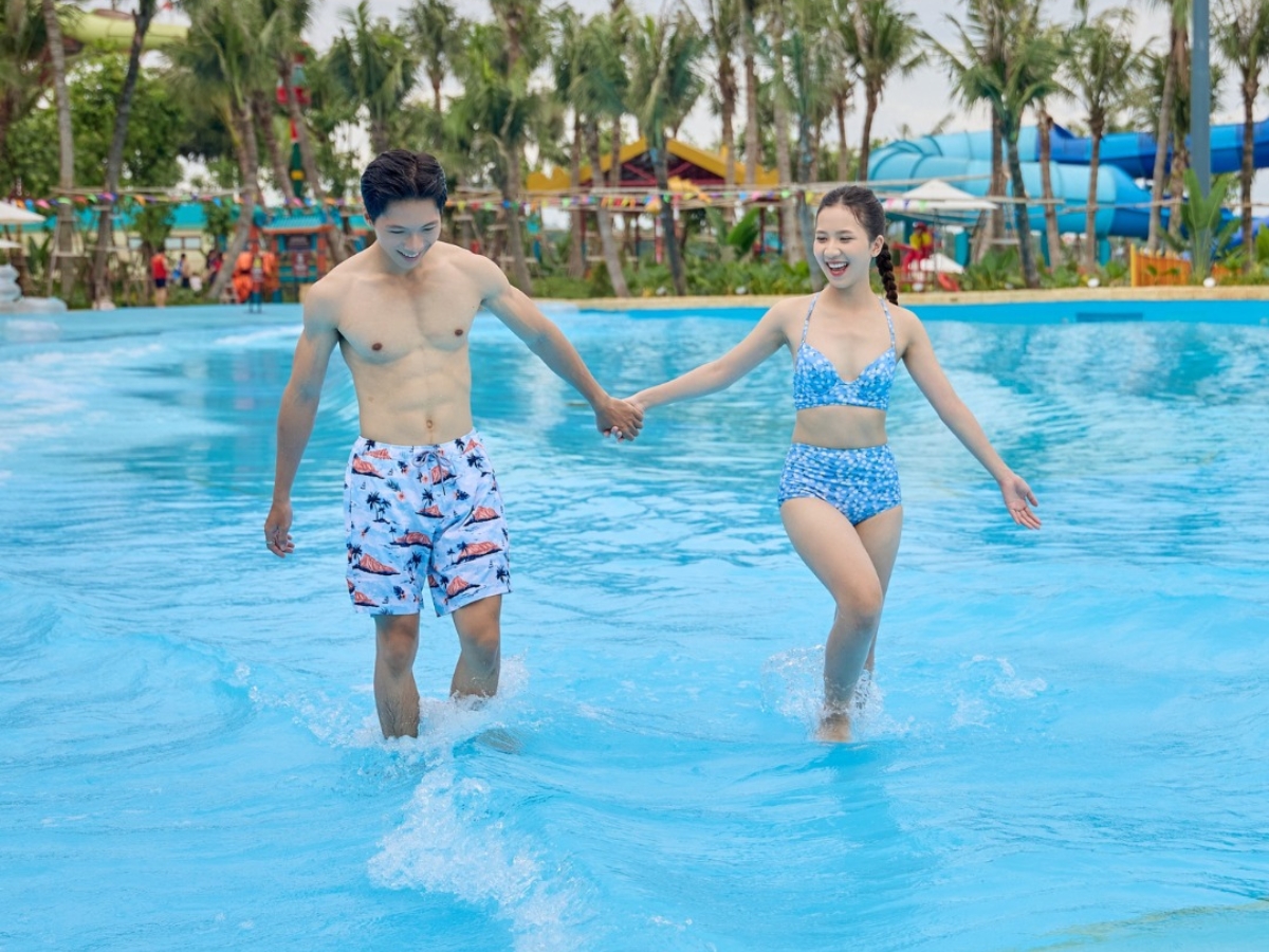 Chuẩn bị đồ bơi để có thể thoải mái tận hưởng tất cả các trò chơi. 