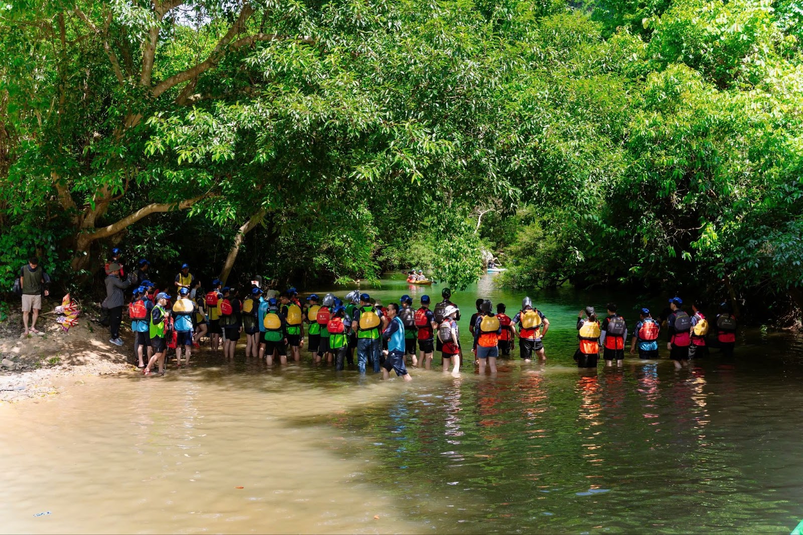 Kết hợp các hoạt động ngoài trời vào buổi sáng để tận dụng thời tiết dễ chịu. 