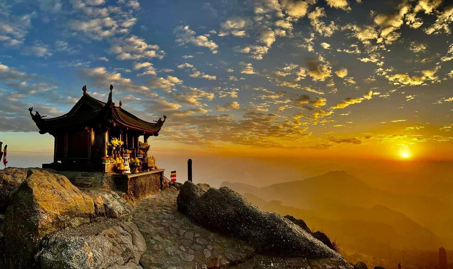 Chùa Yên Tử thu hút du khách hành hương về cội nguồn Phật giáo Việt Nam. (Nguồn: Sưu tầm)