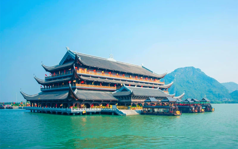 Chùa Tam Chúc được ví như Vịnh Hạ Long trên cạn. (Nguồn: Sưu tầm)