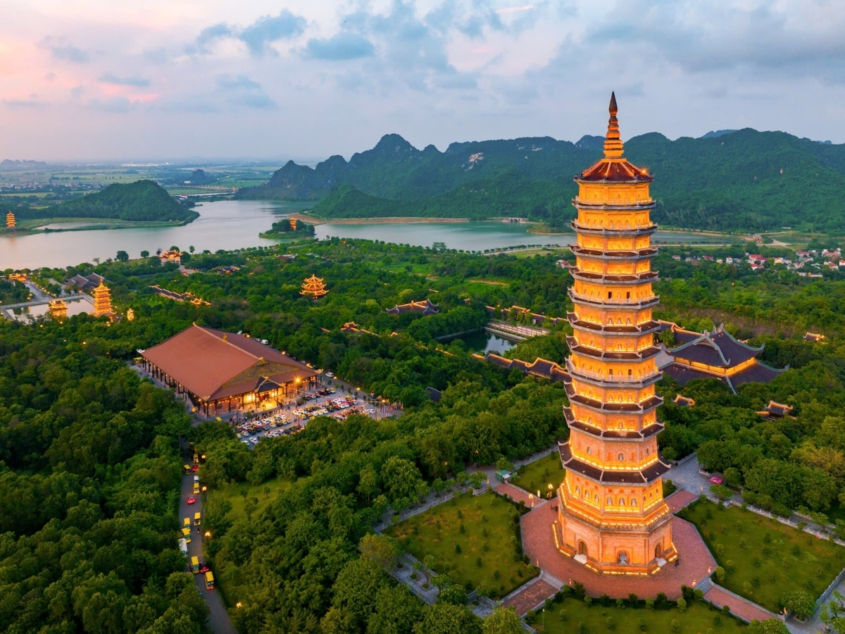 Chùa Bái Đình với quy mô lớn, là điểm đến lý tưởng để chiêm bái, cầu bình an, may mắn đầu năm Chùa Bái Đình với quy mô lớn, là điểm đến lý tưởng để chiêm bái, cầu bình an, may mắn đầu năm