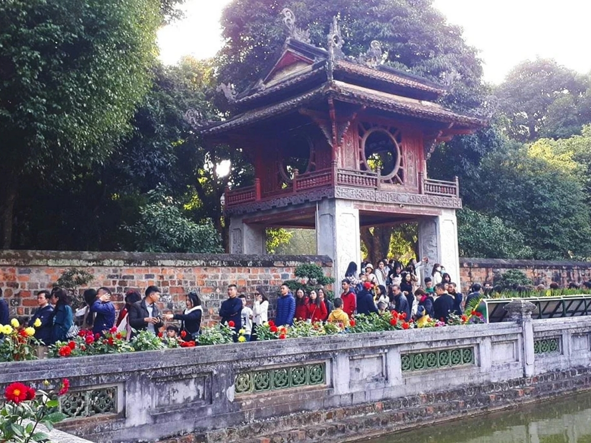 Đầu năm, nhiều du khách lựa chọn du lịch để thư giãn tinh thần, cầu may mắn và khởi động một năm mới Đầu năm, nhiều du khách lựa chọn du lịch để thư giãn tinh thần, cầu may mắn và khởi động một năm mới