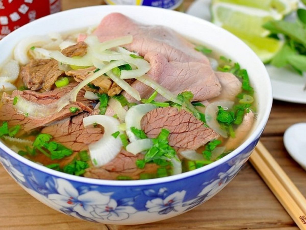 Ẩm thực tại Sun World Hà Nam đa dạng với nhiều món quen thuộc và đồ ăn nhanh. 